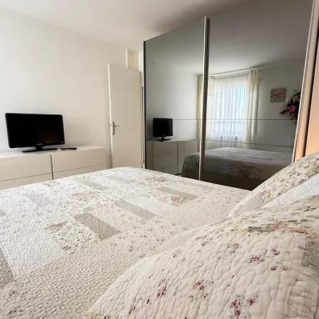 Beautiful 2-bedroom Terrace Facing The Canal Sea Vew Imperial 4 *