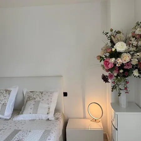 아파트 Beautiful 2-bedroom Terrace Facing The Canal Sea Vew Imperial 4 *