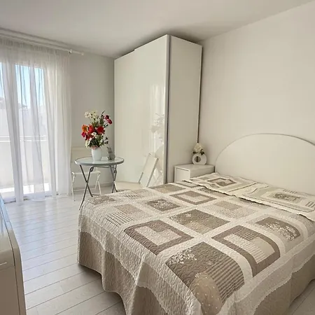 Beautiful 2-bedroom Terrace Facing The Canal Sea Vew Imperial 4 *