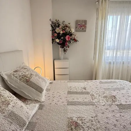 Beautiful 2-bedroom Terrace Facing The Canal Sea Vew Imperial 4 아파트 르그로뒤후아