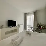 Superbe T3 Traversant Avec Terrasse Face Au Chenal Vue Imperial 4 * Le Grau-du-Roi