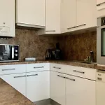 Superbe T3 Traversant Avec Terrasse Face Au Chenal Vue Imperial 4