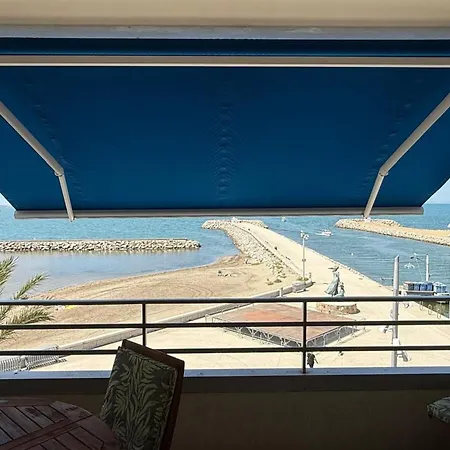 Superbe T3 Traversant Avec Terrasse Face Au Chenal Vue Imperial 4 * Le Grau-du-Roi