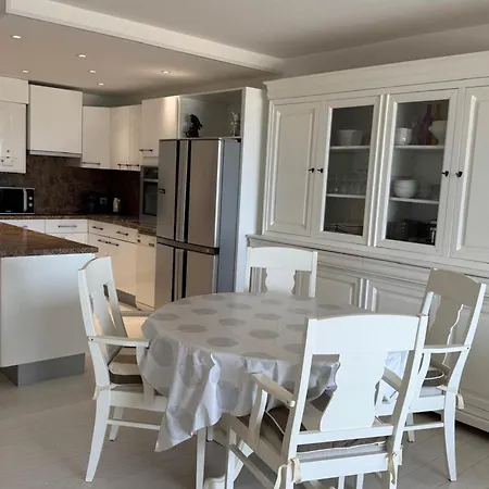 Daire Superbe T3 Traversant Avec Terrasse Face Au Chenal Vue Imperial 4
