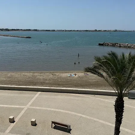 Beautiful 2-bedroom Terrace Facing The Canal Sea Vew Impérial 4 Le Grau-du-Roi