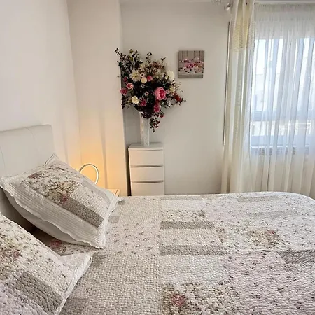 Superbe T3 Traversant Avec Terrasse Face Au Chenal Vue Imperial 4 *