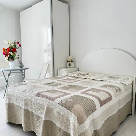 Superbe T3 Traversant Avec Terrasse Face Au Chenal Vue Imperial 4 *