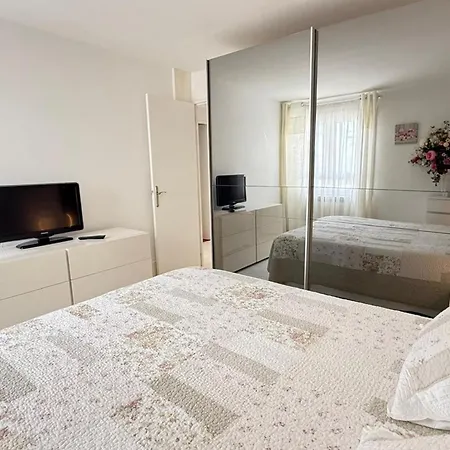 Beautiful 2-bedroom Terrace Facing The Canal Sea Vew Impérial 4 Appartamento