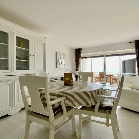 Superbe T3 Traversant Avec Terrasse Face Au Chenal Vue Imperial 4 Le Grau-du-Roi