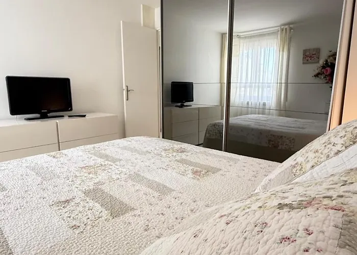 Beautiful 2-bedroom Terrace Facing The Canal Sea Vew Imperial 4 *