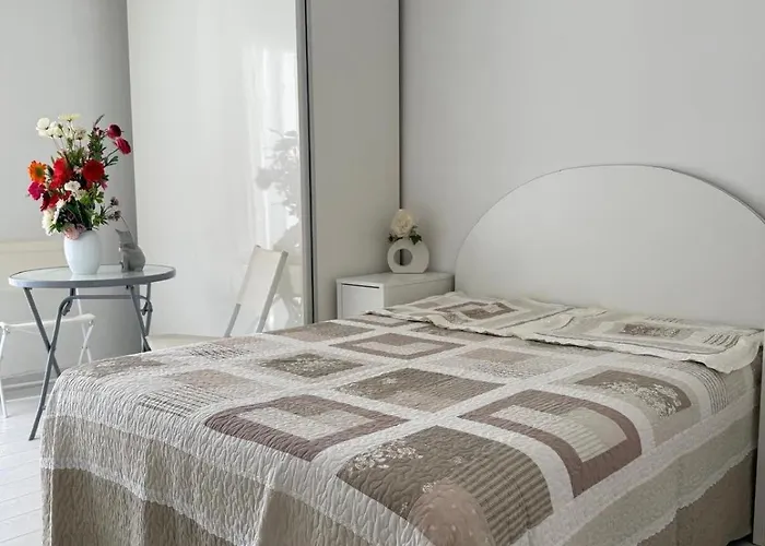 Beautiful 2-bedroom Terrace Facing The Canal Sea Vew Imperial 4 لو غراو دو روا