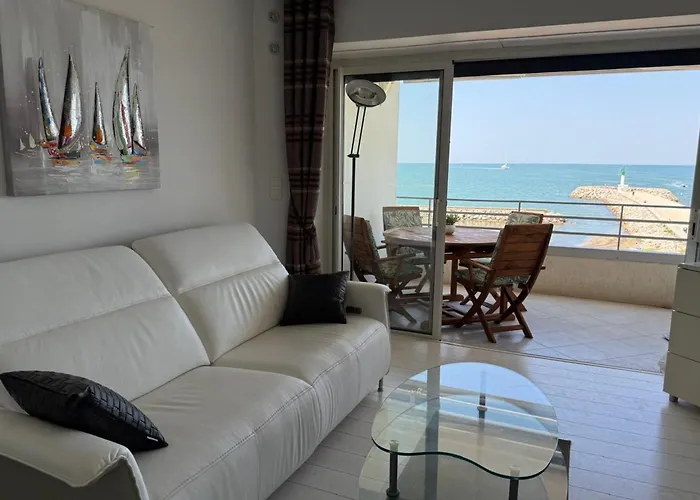Superbe T3 Traversant Avec Terrasse Face Au Chenal Vue Imperial 4 Apartment Le Grau-du-Roi