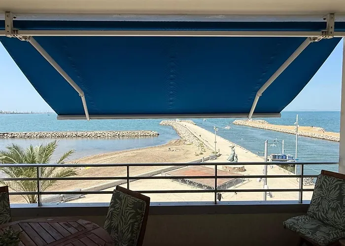 Superbe T3 Traversant Avec Terrasse Face Au Chenal Vue Imperial 4 * Le Grau-du-Roi