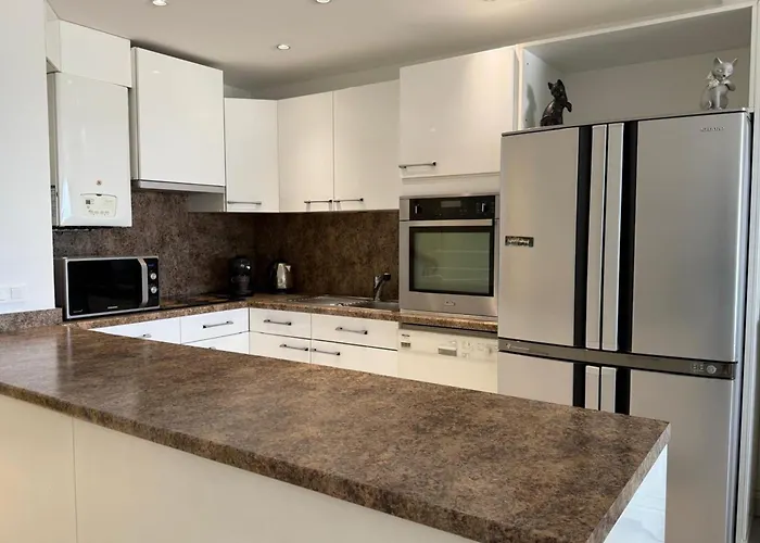 Superbe T3 Traversant Avec Terrasse Face Au Chenal Vue Imperial 4 Apartment Le Grau-du-Roi