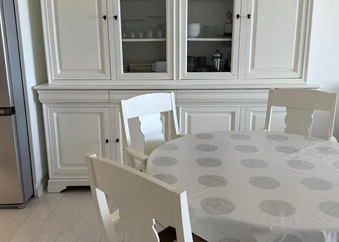 Superbe T3 Traversant Avec Terrasse Face Au Chenal Vue Imperial 4 *