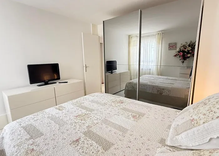 Superbe T3 Traversant Avec Terrasse Face Au Chenal Vue Imperial 4 Apartment