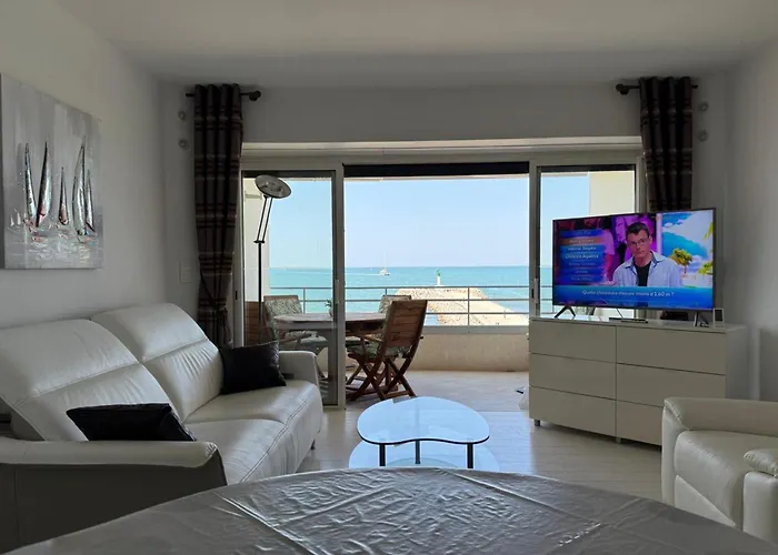 Beautiful 2-bedroom Terrace Facing The Canal Sea Vew Imperial 4 * لو غراو دو روا