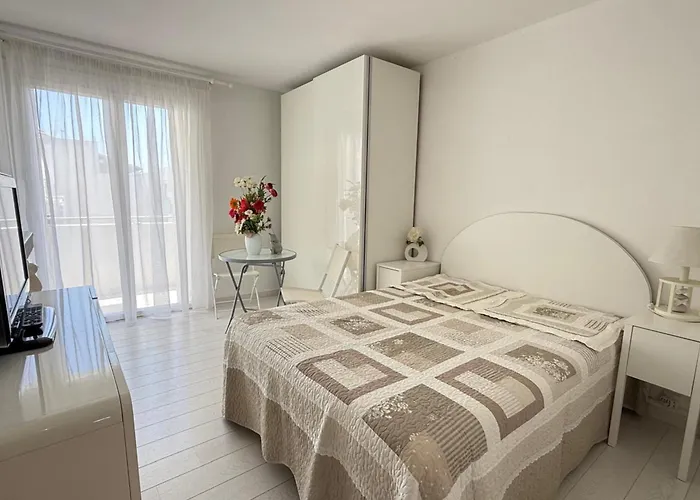 Beautiful 2-bedroom Terrace Facing The Canal Sea Vew Imperial 4 *
