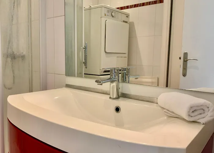 Beautiful 2-bedroom Terrace Facing The Canal Sea Vew Imperial 4 شقة لو غراو دو روا