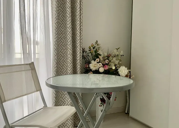 Beautiful 2-bedroom Terrace Facing The Canal Sea Vew Imperial 4 شقة *