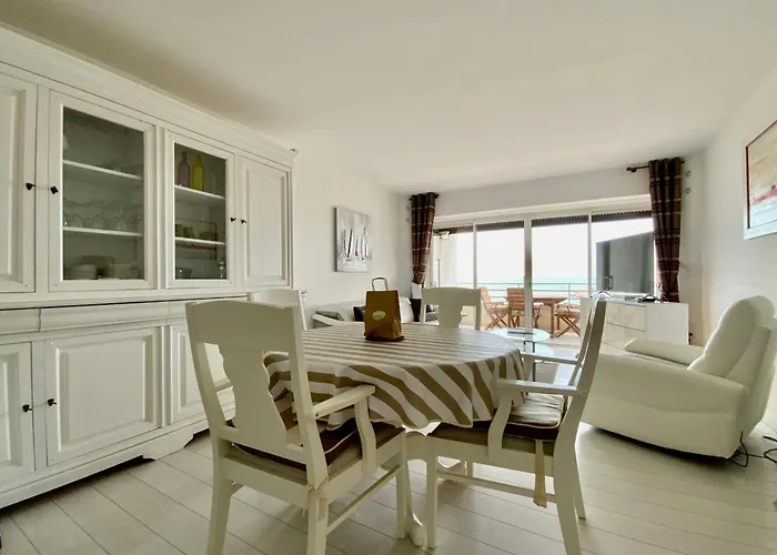 Superbe T3 Traversant Avec Terrasse Face Au Chenal Vue Imperial 4 Le Grau-du-Roi