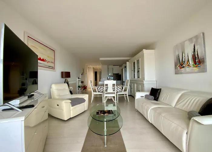 Superbe T3 Traversant Avec Terrasse Face Au Chenal Vue Imperial 4 *