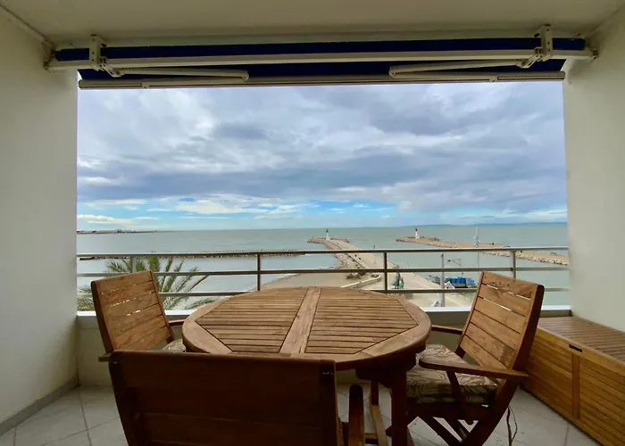 Superbe T3 Traversant Avec Terrasse Face Au Chenal Vue Imperial 4 *